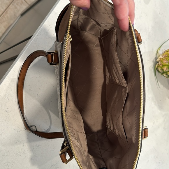 Michael Kors purse - Picture 3 of 3